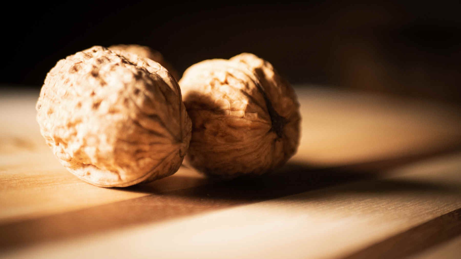 Massiv-Holz-Schneidbrett-Bayerwald-Handmade03 massiv holz schneidebrett zweifarbig esche nussbaum helles holz dunkles holz