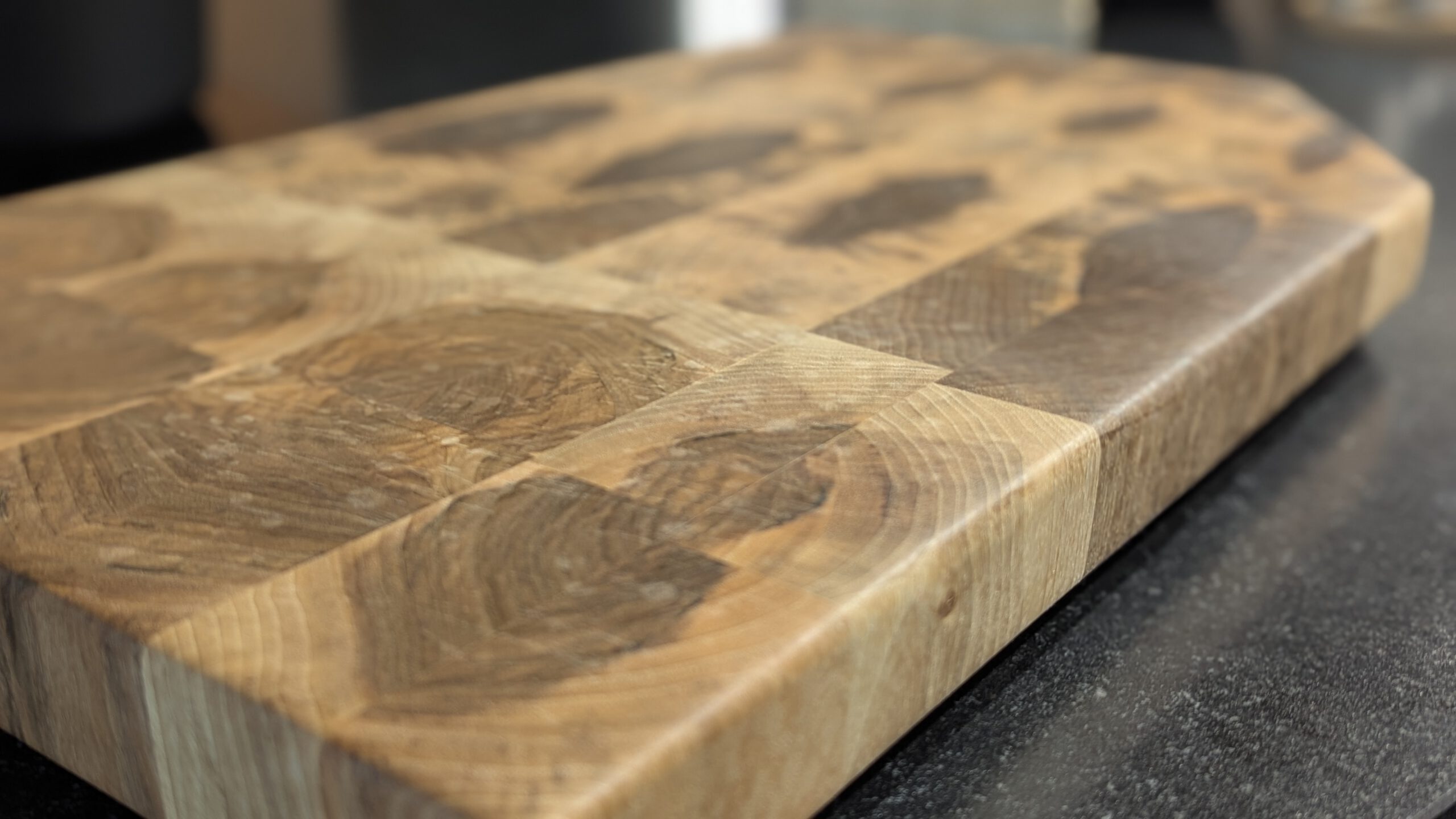 Bayerwald-Handamde-Stirnholz-Schneidebrett-Nuss