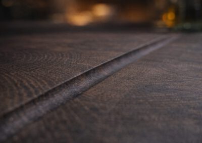 Schwarzes Schneidebrett Stirnholz Räuchereiche Saftrille