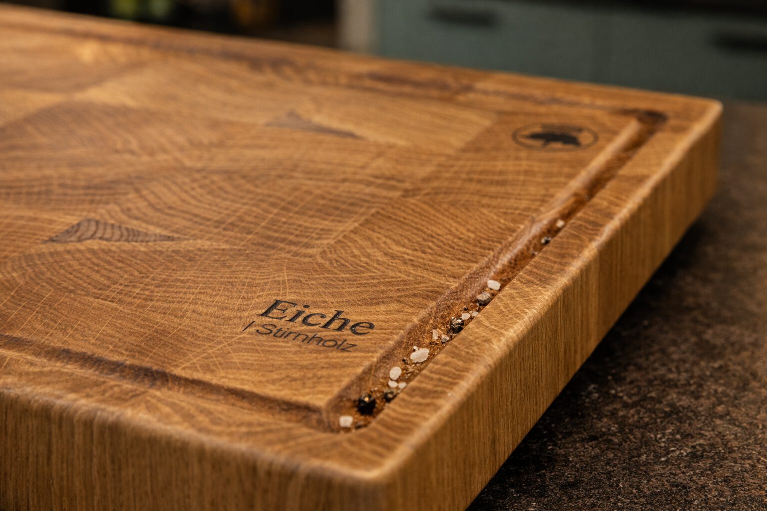 Stirnholz-Schneidebrett-Eiche-Szene-04 Stirnholz Schneidebrett Eiche Saftrille